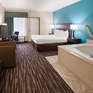 King Room Mobility Accessible Whirlpool